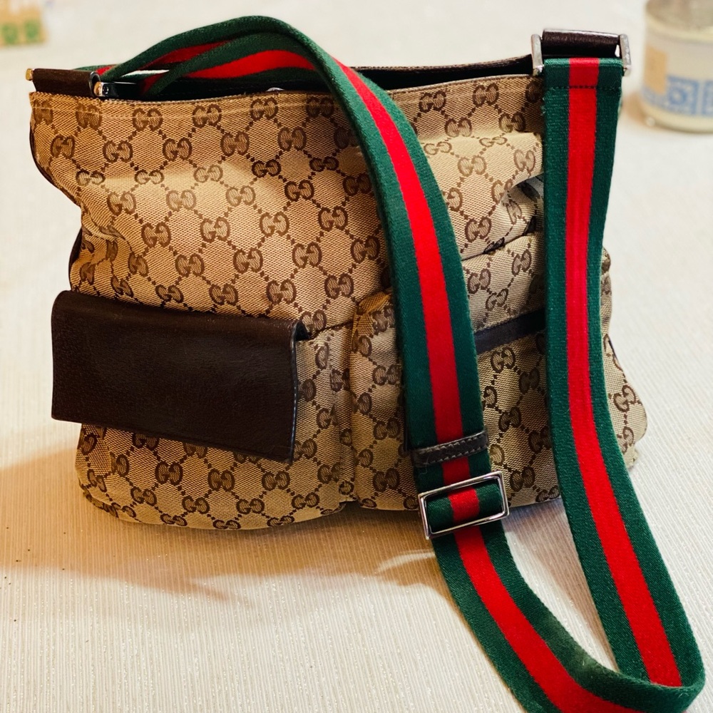 Gucci messenger crossbody bag